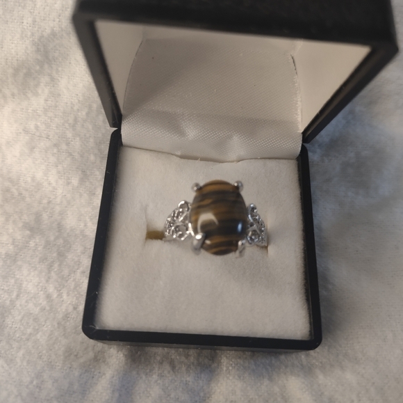 unbranded Jewelry - New women's size 7 3/4 brown swirl ring